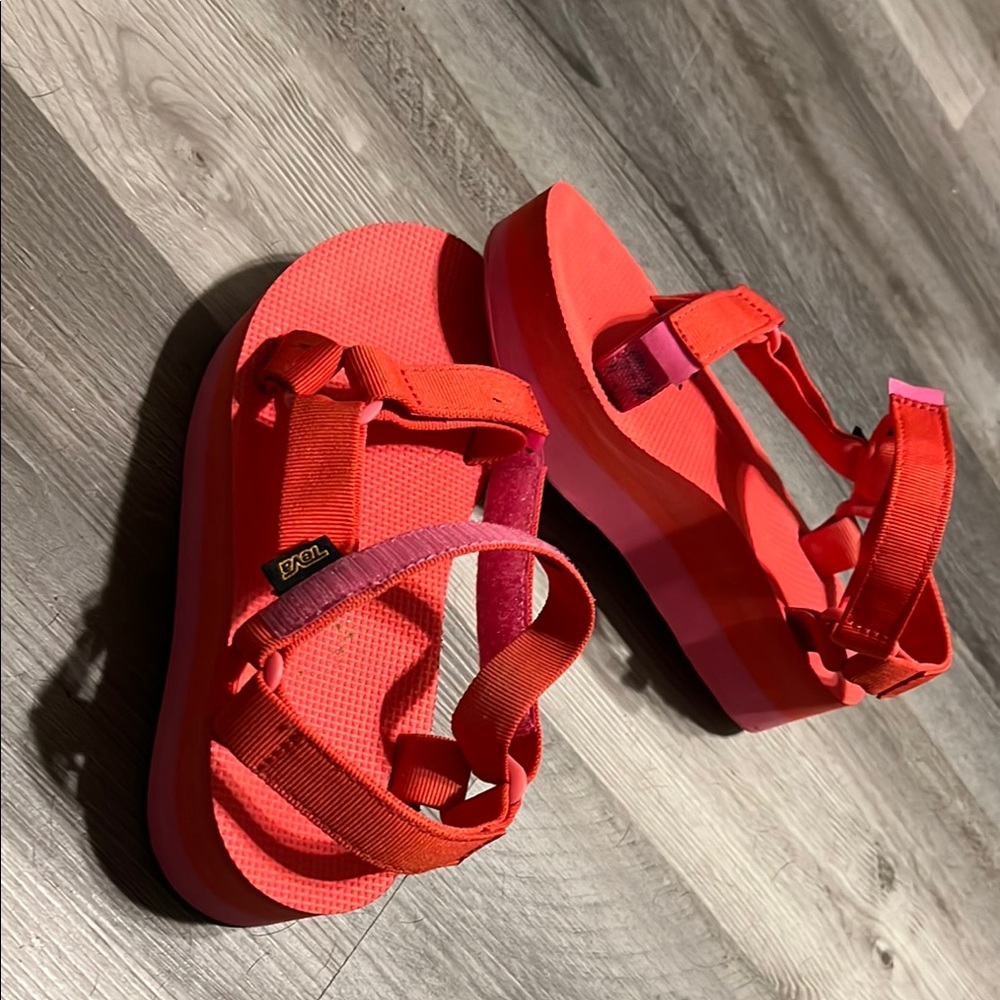 Teva Platform Sandals Bold Modern Design